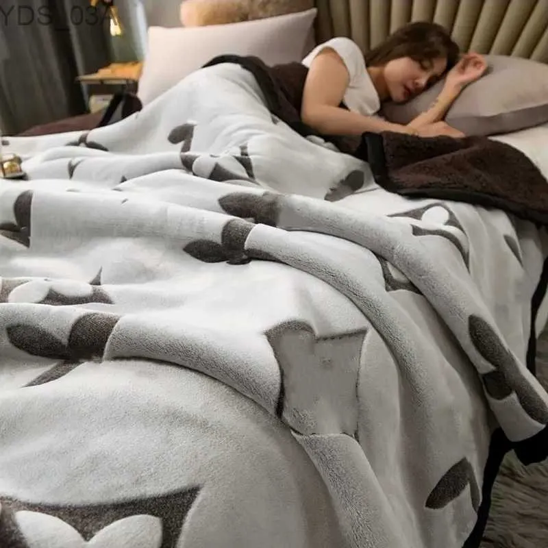 Cobertores Cobertor Sofá Cobertor Designer Cobertor H Cobertor de Luxo Cobertor Cobertor de Ar de Inverno Escritório Cochilo Cobertor Dupla Espessado Inverno Quente Flanela Coral 240314