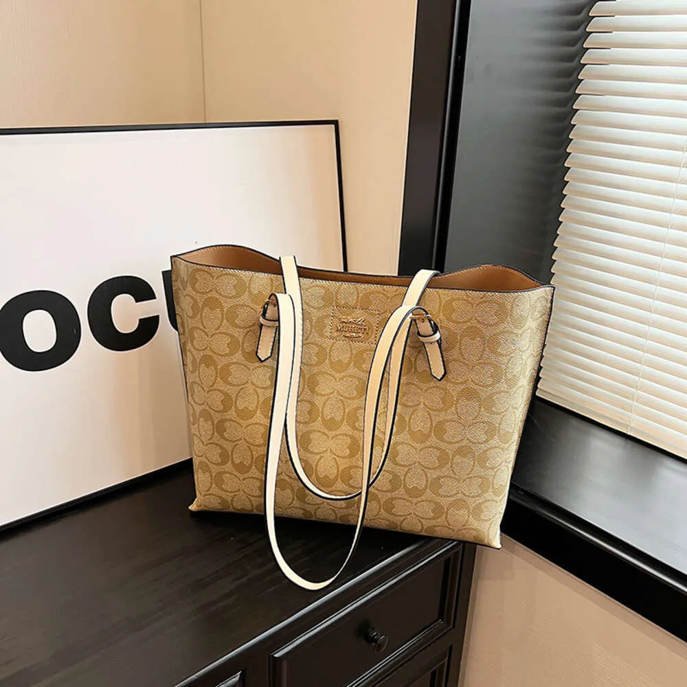 المصنع بالجملة الكورية للأزياء Instagram حقيبة سعة كبيرة للسيدات 2024 عمل جديد تنقل الكتف متعدد الاستخدامات