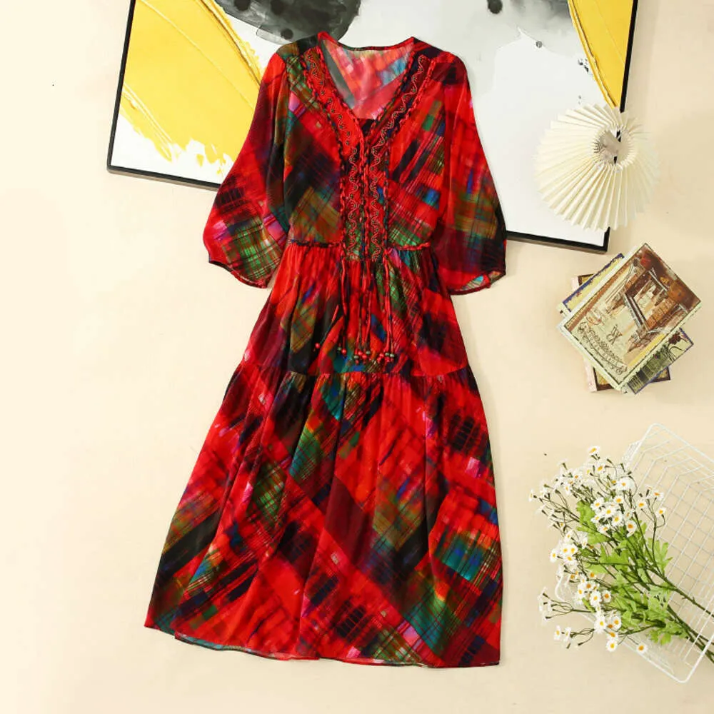 2024 Spring Summer Plaid pärlbälten Silk Dress Red 3/4 Sleeve V-Neck Midi Casual Dresses W4M1317