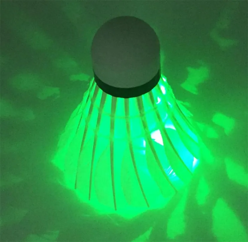 New Dark Night LED Badminton Shuttlecock Birdies Lighting Badminton Green Flashlight Novelty Lighting Colorful Badminton Light wei4649964