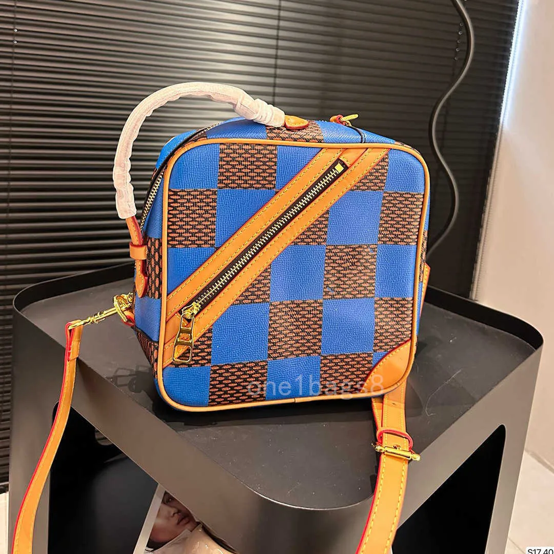 10A Bolsa de moda de luxo masculina e feminina com toda a moda primavera e verão nova viton estilo designer clássico xadrez bolsa crossbody de ombro único 40560