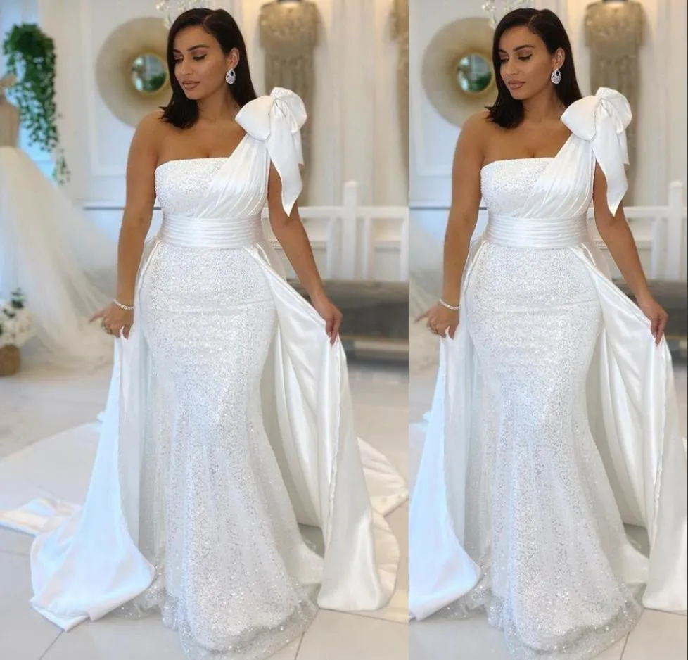 2021 Bling Sexy Mermaid Wedding Dresses One Shoulder With Bow Sequined Lace Sweep Train Plus Size Sequin Formell Bridal Dress Vest8892645