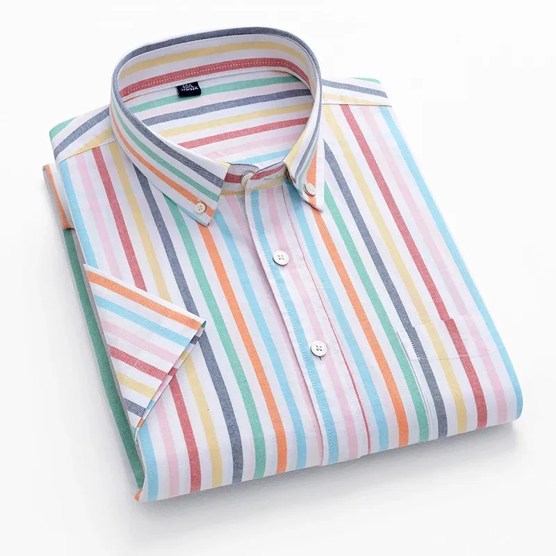 Erkek Pamuk Oxford Çizgili Gömlek Tek Yama Cep Kısa Kollu Standart Düz Rahat Düğme Gömlekleri 240306