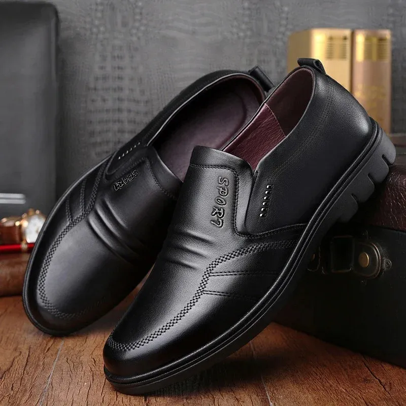 Man Sport Shoe Loafers Men Non-slip Leather Slip-on Black Driving Shoes Sneakers Male Dress Shoes Light Breathable Footwear Flat 240314