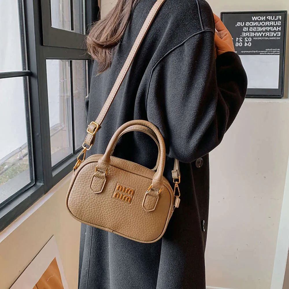 crossbody designer bags mius Fashionable French Handheld Bag Bowling Ball Handbag Autumn/Winter Commuter Crossbody Bag for Women