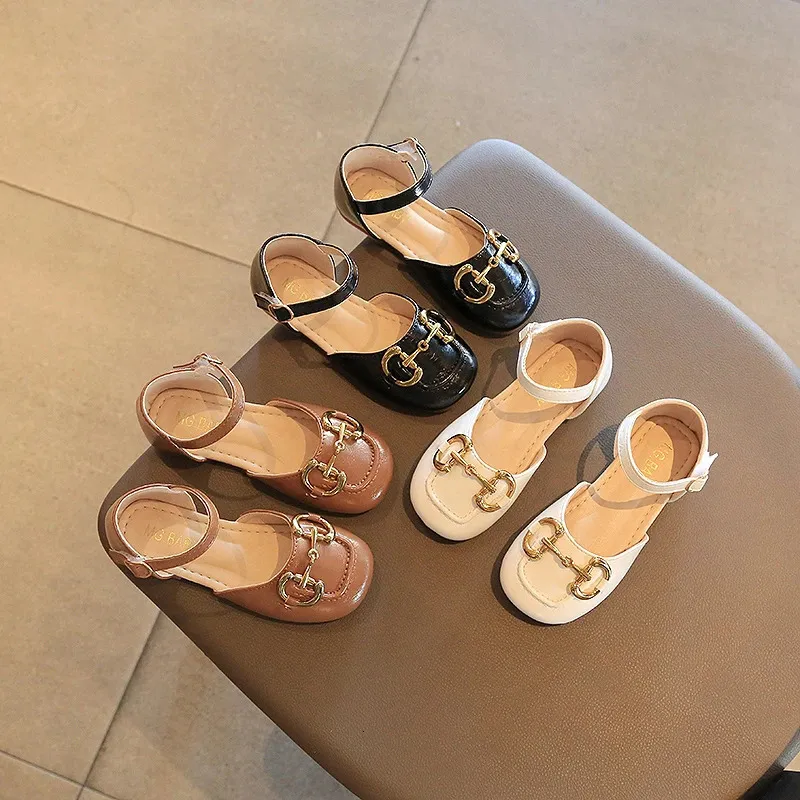 Girls Summer Sandals Metal Chain Cover Toe Pu Leather Three Color Girls Mary Janes Elegant Summer 26-35 Fashion Kids Shoes 240307