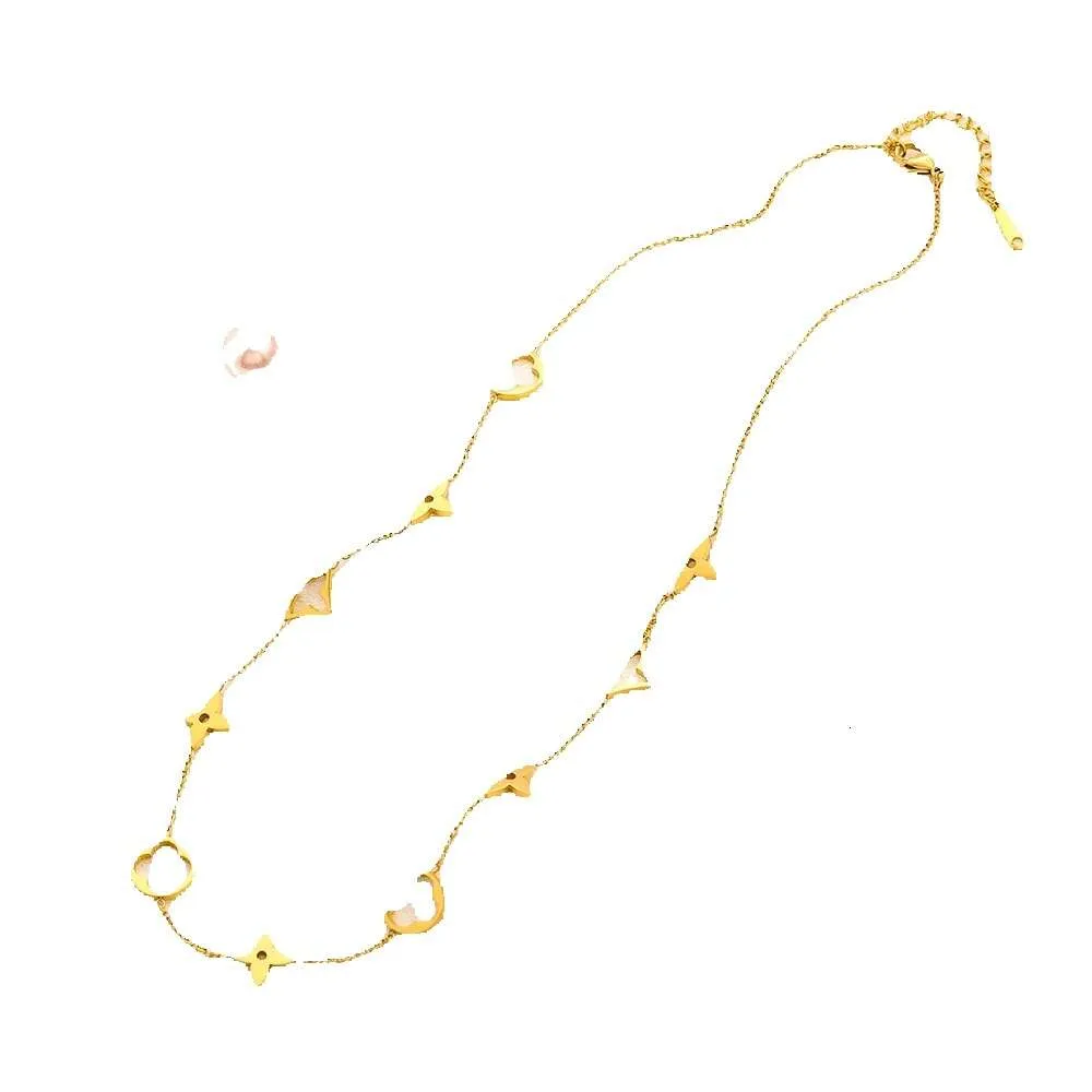 T 도금 디자이너 New Gold Women 's Clover Jewelry T 가을 부티크 매력 펜던트 스테인레스 스틸 선물 없음 페이드 목걸이 GG GG