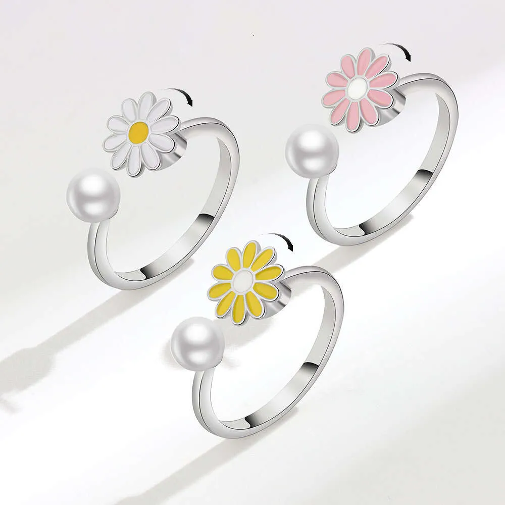 Roterend ontwerp Sense Little Daisy Pearl Ring Creative Oil Dropping Sieraden Vrouwelijk