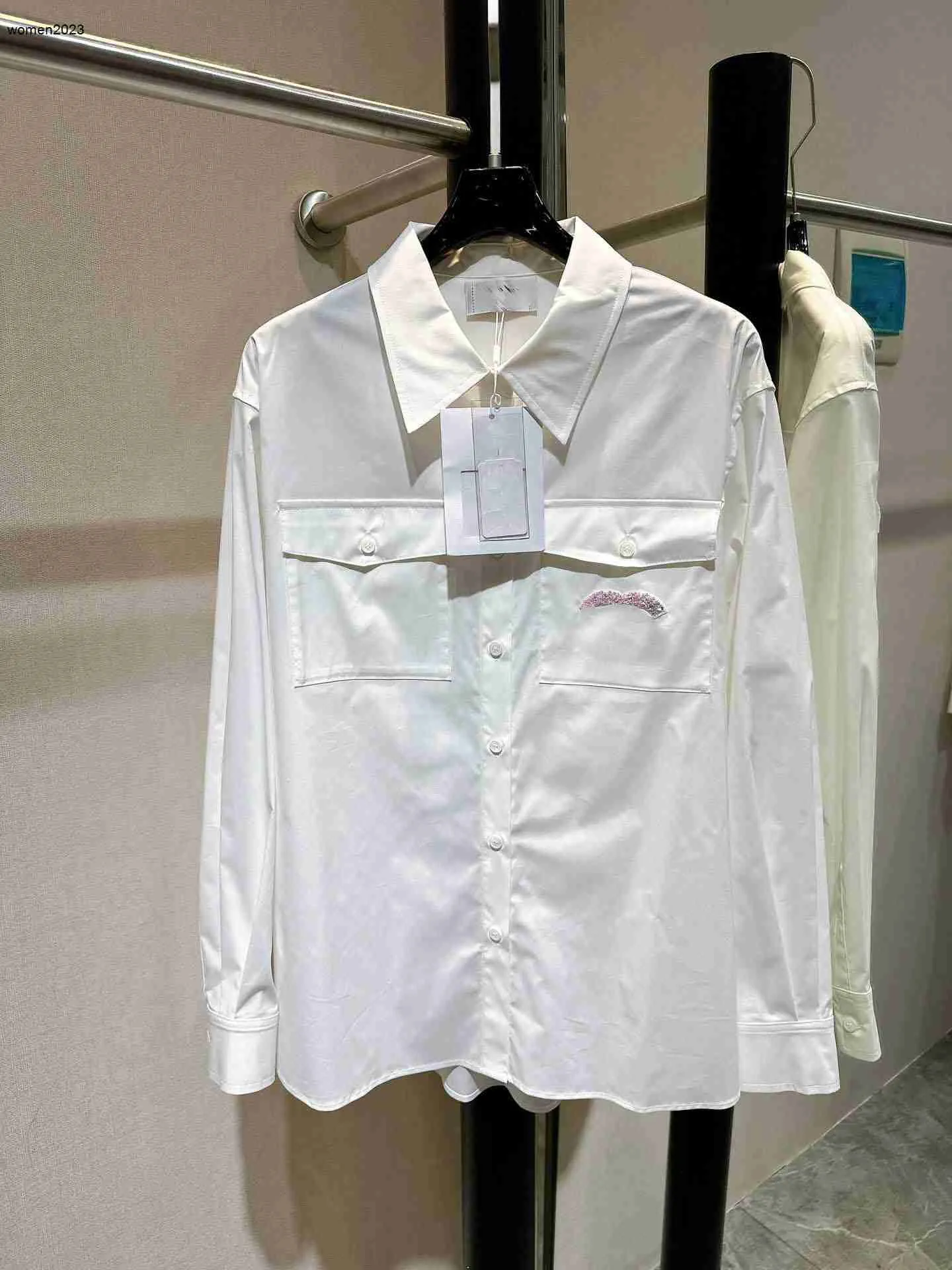 Kadın Gömlek Tasarımcı Gömlek Marka Uzun Kollu Pamuk T-Shirt Kadın Moda İnci Logo Yakel Gömlek Bluz Tshirt MAR 14