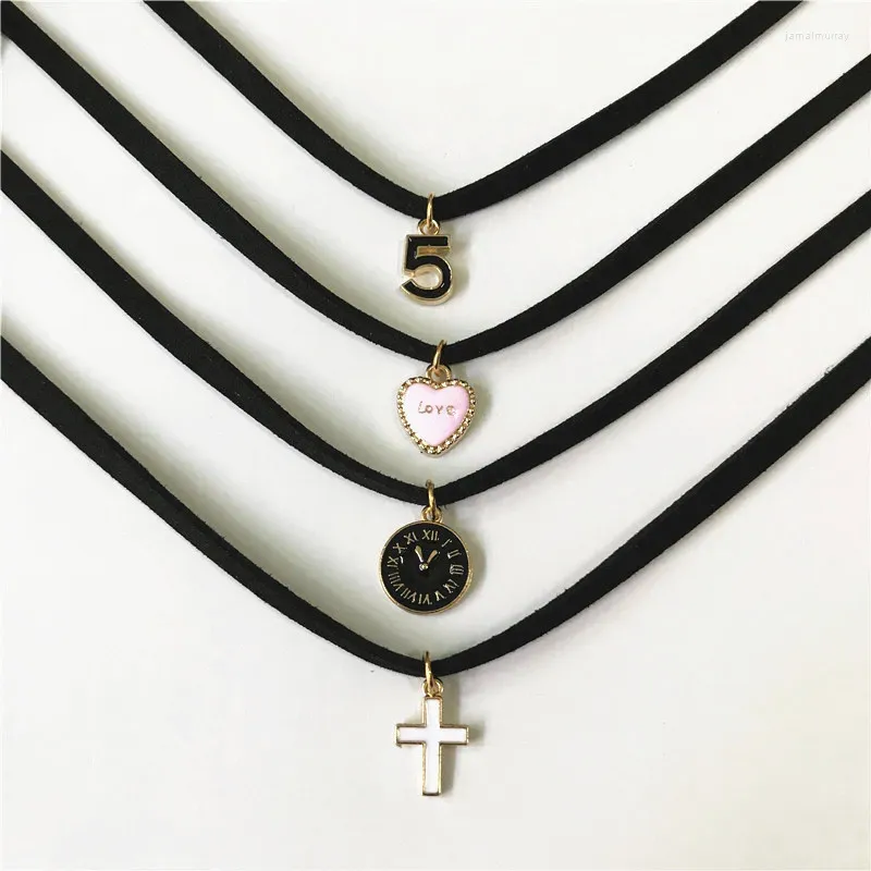 Collier ras du cou rétro en velours et dentelle noire pour femmes, bijoux gothiques à breloques, pendentifs en croix d'amour, cadeaux faits à la main