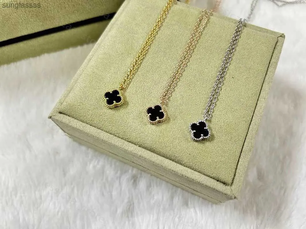 Pendant Necklaces Gold Brand Clover Designer Necklaces with Shining Crystal Diamond OL 4 Leaf Mother of Pearl Mini 9mm Pendant Choker