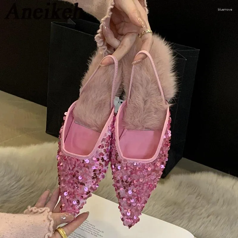 Geklede schoenen Aneikeh dames zijden bling bont decoratieve lage hak enkele schoen 2024 zomer elegante sexy puntige open bruiloft pompen