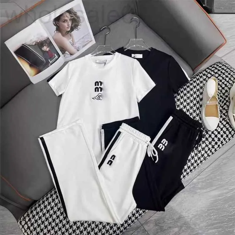 Tweedelige jurk ontwerper 24 Vroege lente nieuwe Nanyou Miu Mode Casual Letterpatroon Gedrukt Decoratief T-shirt met korte mouwen + broek met wijde pijpen Set 9RKE