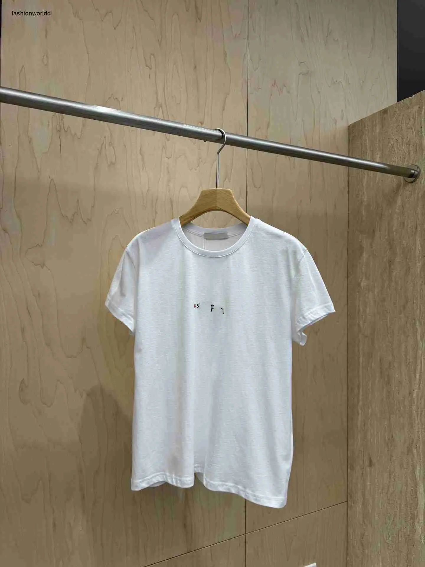 デザイナーTシャツ女性TシャツブランドレディースTシャツファッションショートスリーブプルオーバー芸術フォント印刷Tシャツ3月14日