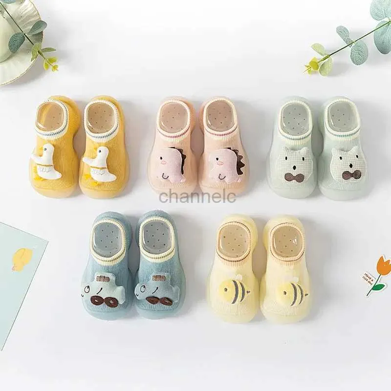 First Walkers Calzini autunnali sandali da pavimento non cadono dalle scarpe da bambino per bambini piccoli morbidi primaverili e indoor estivi traspiranti 240315