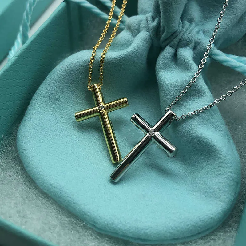 Designer Tiffay och Co S925 Sterling Silver Cross -halsband för älskare Mens Minority Fashion Trend Enkel mångsidig klavikelkedja