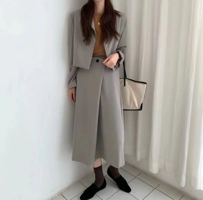 Dwuczęściowa sukienka damska kurtka do mokrej spódnica spódnica i jesień 2024 Korea w stylu Korea Slim-Fit Lady Short Blazer Top Długi dwuczęściowy zestaw