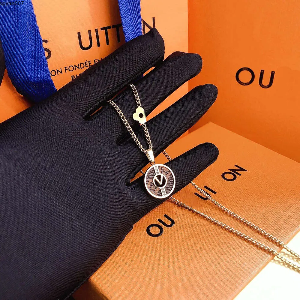 Populaire merken ketting luxe hanger ontwerper sieraden lange ketting mode jonge stijl accessoires cadeaus voor vrouwen