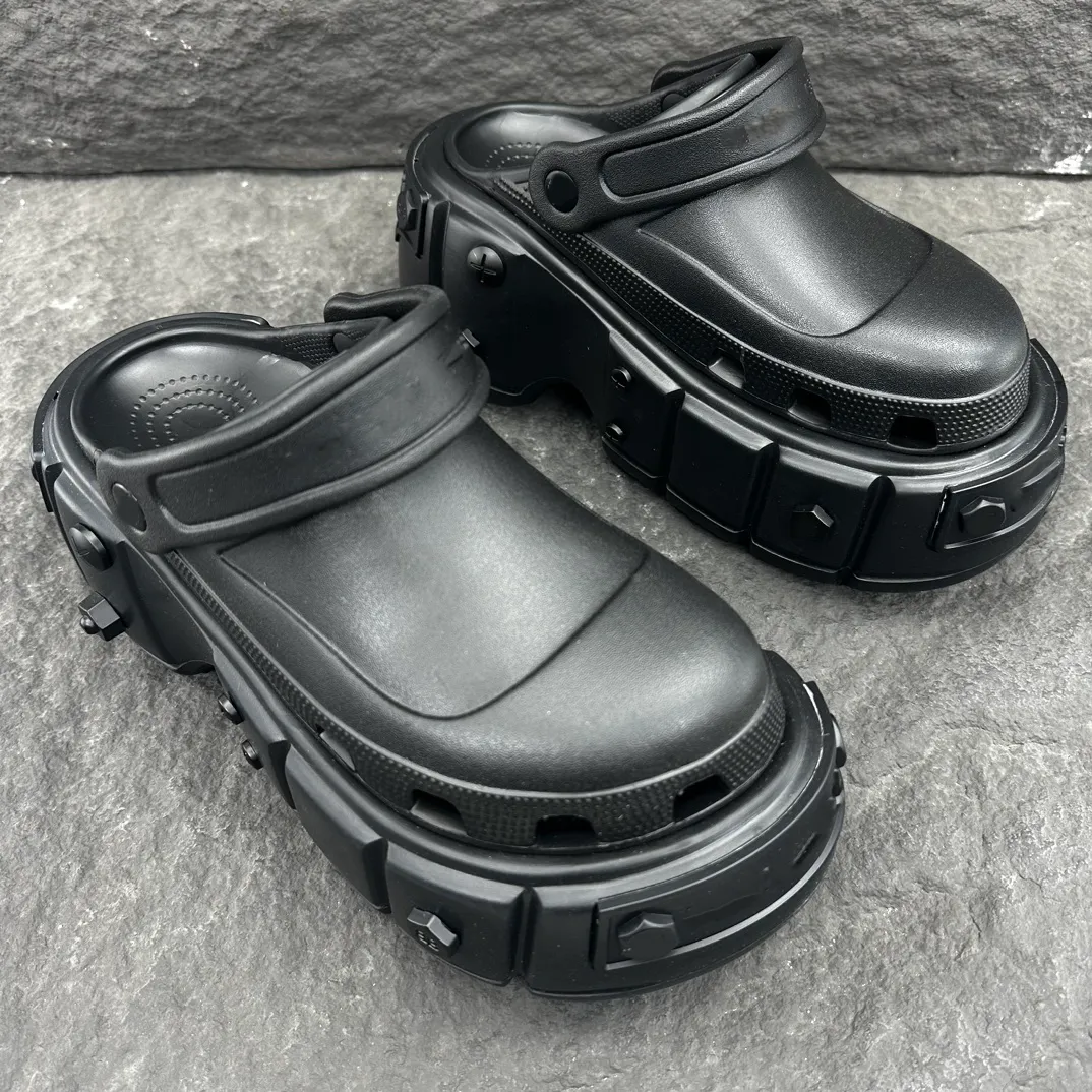 2024 New Women Men Slippers Fashion Triple S Flip Flops HardCroc Beach Pool Slides Sandals Sports Punk Style Rubber Rivet Slide Casual Foam Shoes Water Walker Trainer