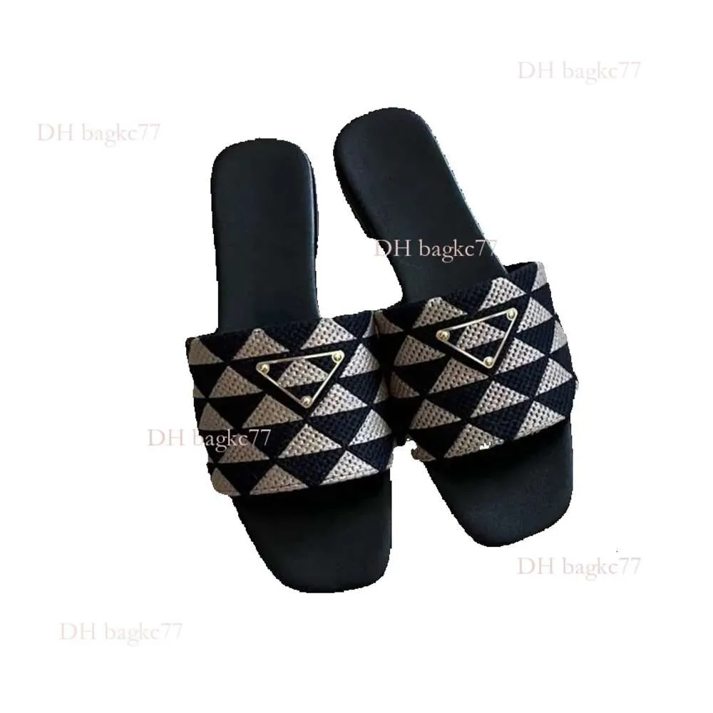 2024 Designer Slipper Marke Damen-Hausschuhe, bestickte mehrfarbige Strandsandalen, lässige Sommer-Leder-Ecketiketten-Hausschuhe mit flachem Boden-2