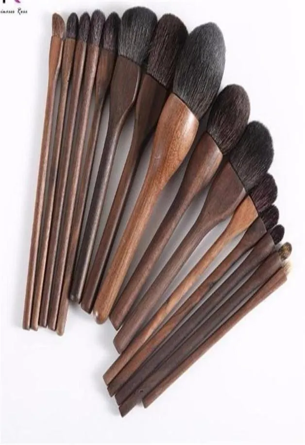 Princesse haute qualité brosse unique cheveux noyer poignée doux yeux fond de teint pinceaux Profession maquillage outils Kits313S8869884