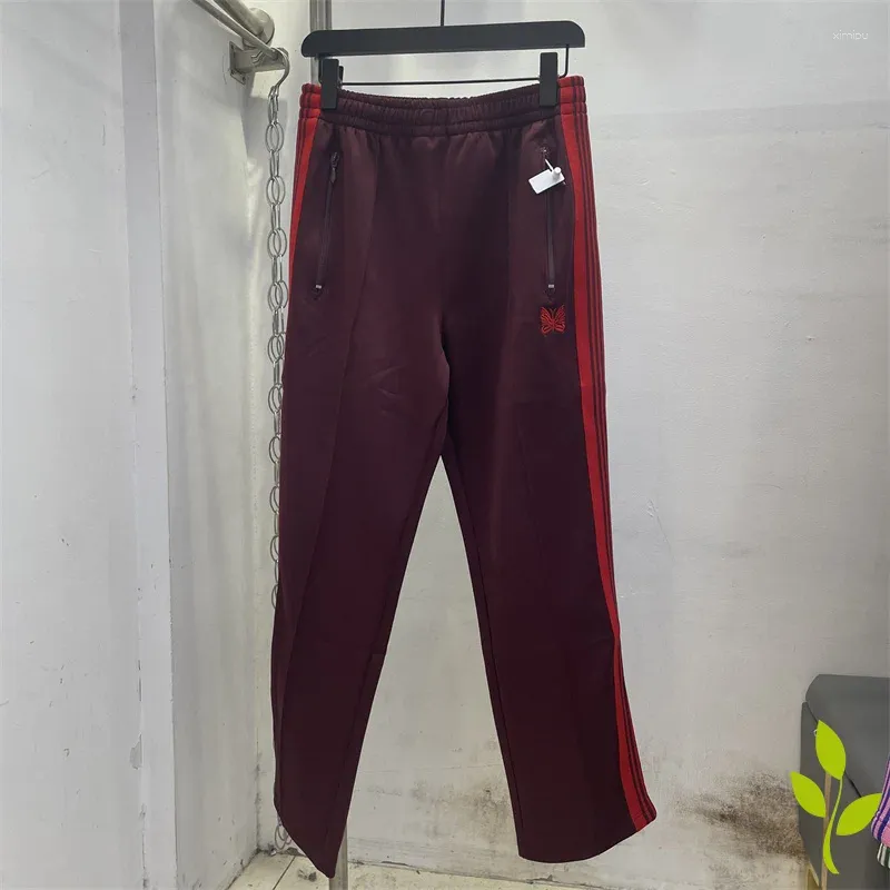 Pantalons pour hommes Hommes et femmes Aiguilles Papillon Brodé Sangle latérale Casual Poches rouges foncées Survêtement de haute qualité