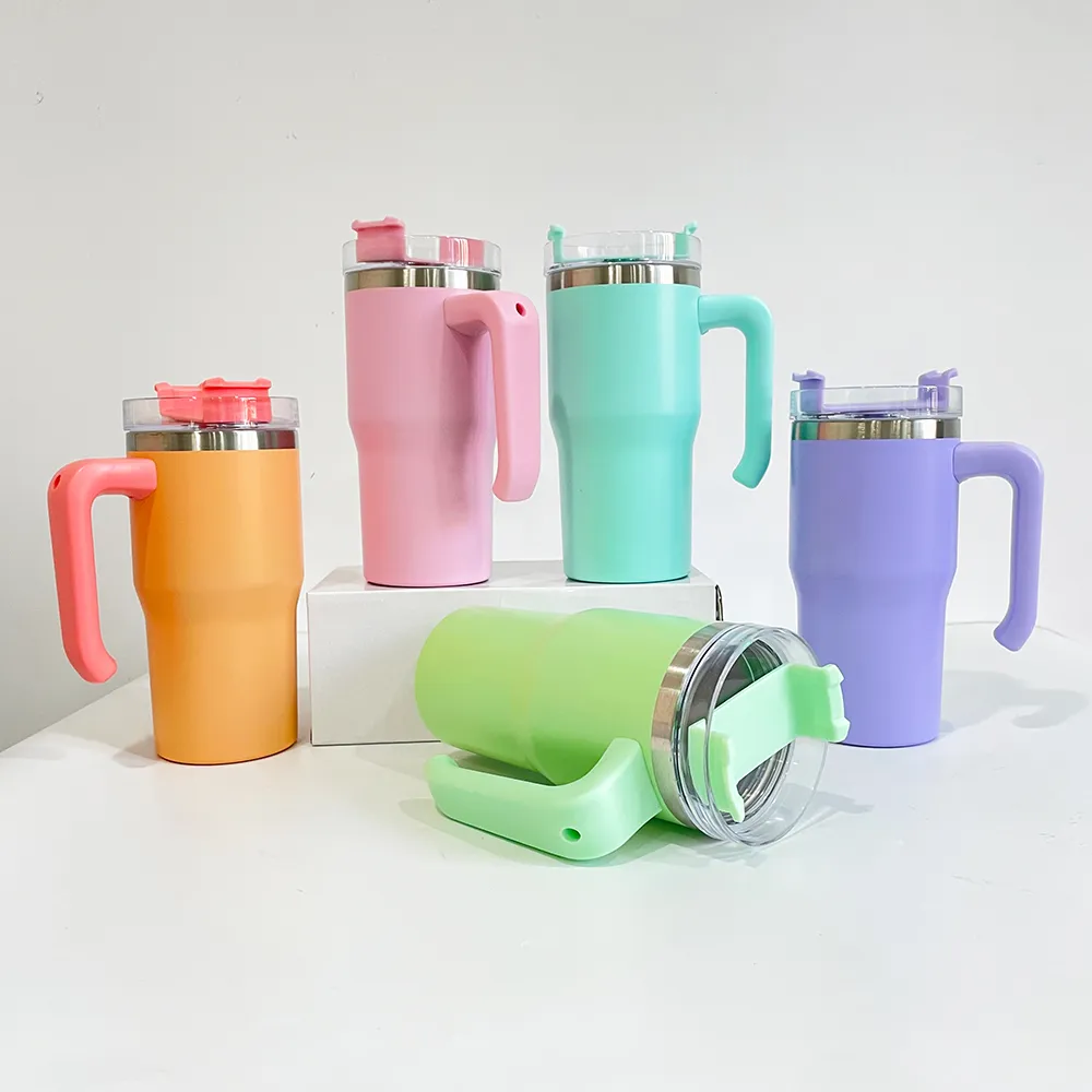 Almacén de EE. UU. 20 oz Mate Macaron Colores Sublimación blanca Estudiante Niños Escuela Vasos para beber Tazas de viaje al aire libre Botella de agua con mango de plástico extraíble