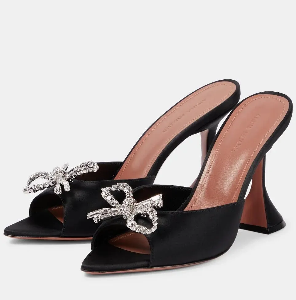 Été Amina Muaddi Rosie Sandales Chaussures Femmes Arc Embelli En Cuir Mules Sans Lacet Pantoufles Fête De Mariage Bijoux Fleur-embellissement Talons Hauts Chaussures De Mariée