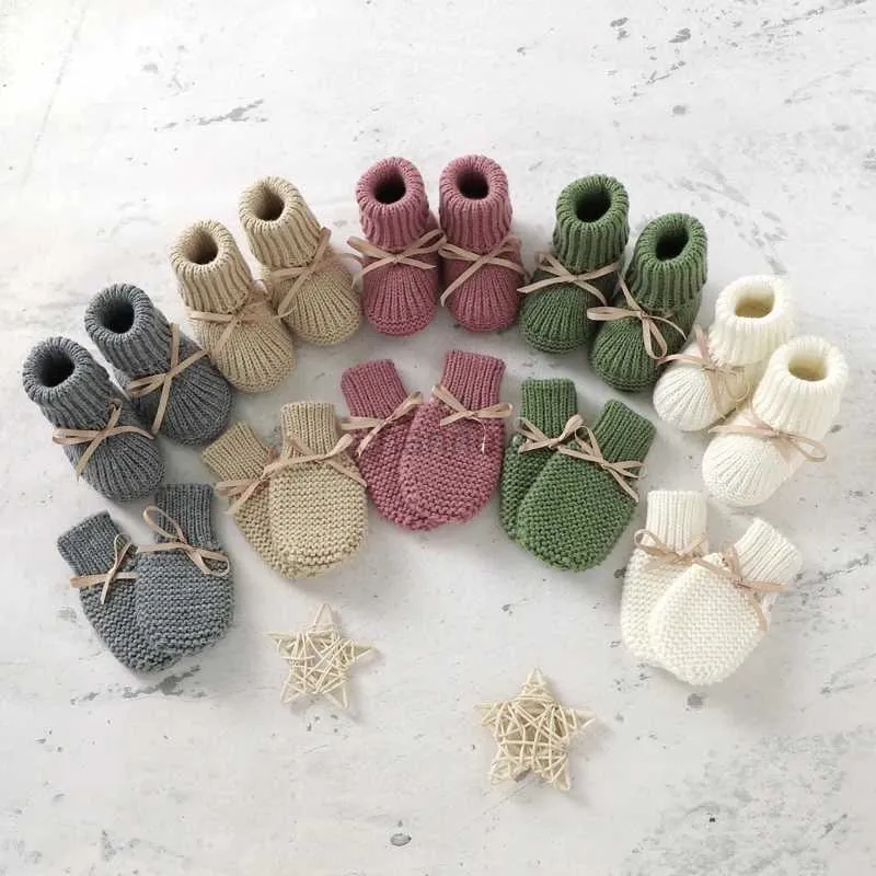 Första vandrare barnskor stickad handske set nyfödda flickor pojkar skor mitten mode fjäril-knot småbarn baby slip-on bäddskor hand gjord 240315