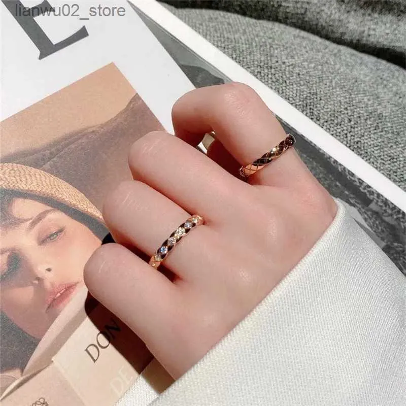 Anéis de casamento clássicos S925 anel de prata esterlina anéis de banda de diamante para mulheres luxo brilhante cristal pedra designer anel jóias presentes do dia dos namorados Q240315