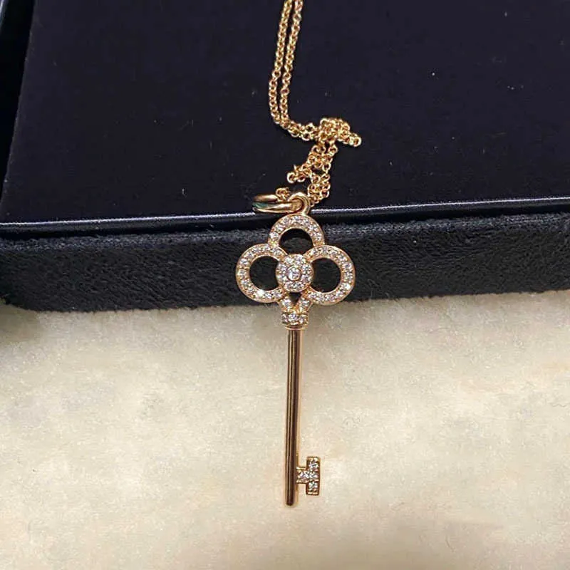 Designer 925 sterling silver tiffay and co crown key necklace plated with 18K rose gold diamond pendant collarbone chain high version