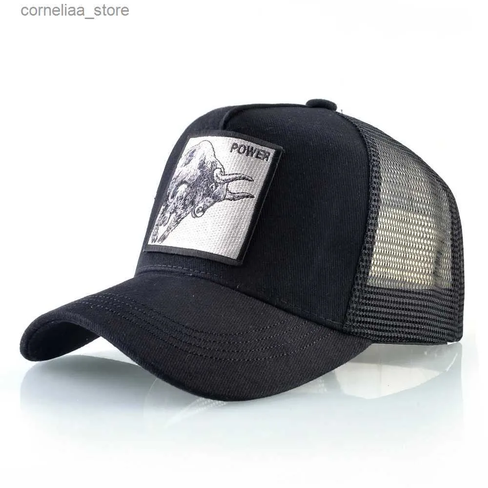 Top kapakları k beyzbol şapkası erkekler çıtçıtlı hip hop kamyon şapkası ile işlemeli denim yama ile dört mevsim nefes alabilen örgü kamyon haty240315