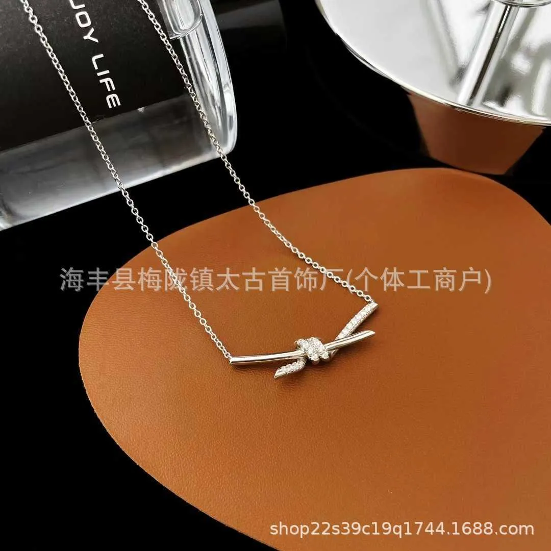 Designer High version V Jindi Home Diamond Knot Pendant Necklace with 18K Gold Plating for Women Live Broadcast