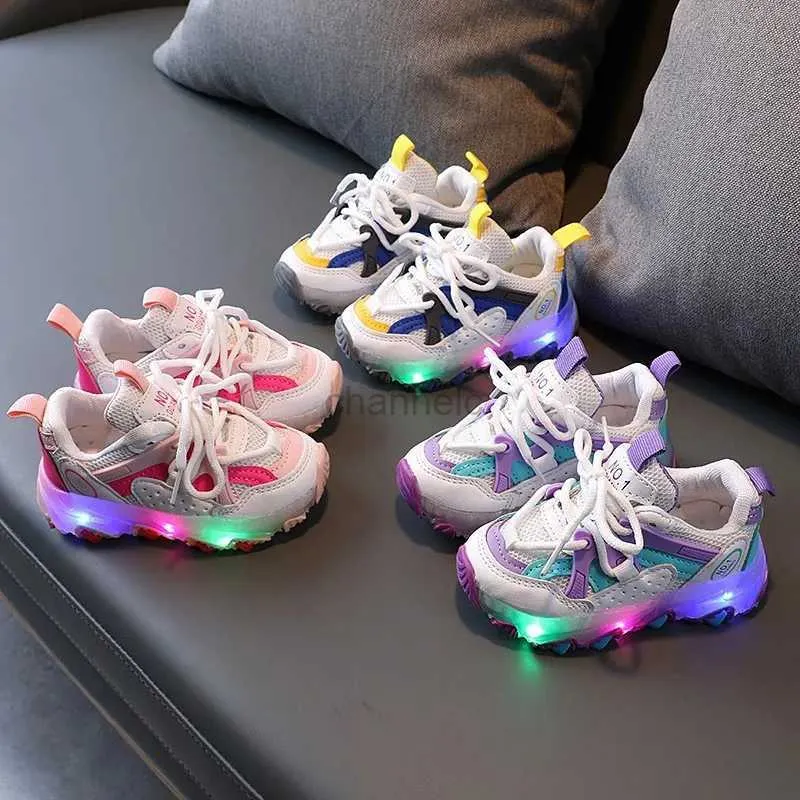 Premiers marcheurs printemps et automne nouvelles chaussures de sport pour enfants pour garçons et filles chaussures électroluminescentes avec chaussures de tous les jours légères chaussures pour petits enfants 240315