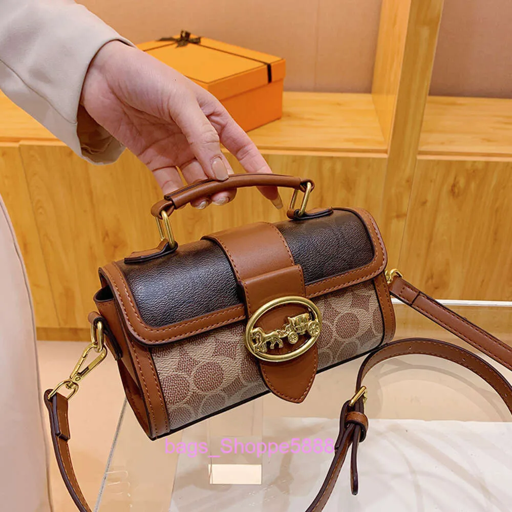 Fabrik Großhandel Chaopai Womens Bag 2024 Neue vielseitige Mode ein Schulter -Crossbody -Handheld Small