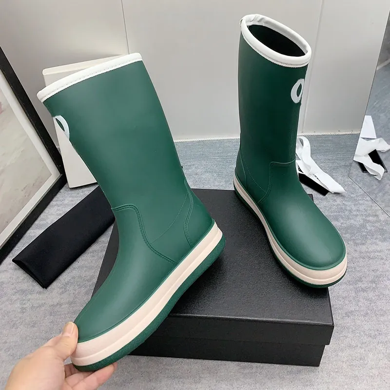 24ss mulheres deslizamento em botas de chuva designer plataforma saltos grossos textura acolchoada sapato de lazer preto verde sapato casual com sacos de poeira botas de motocicleta ocidentais