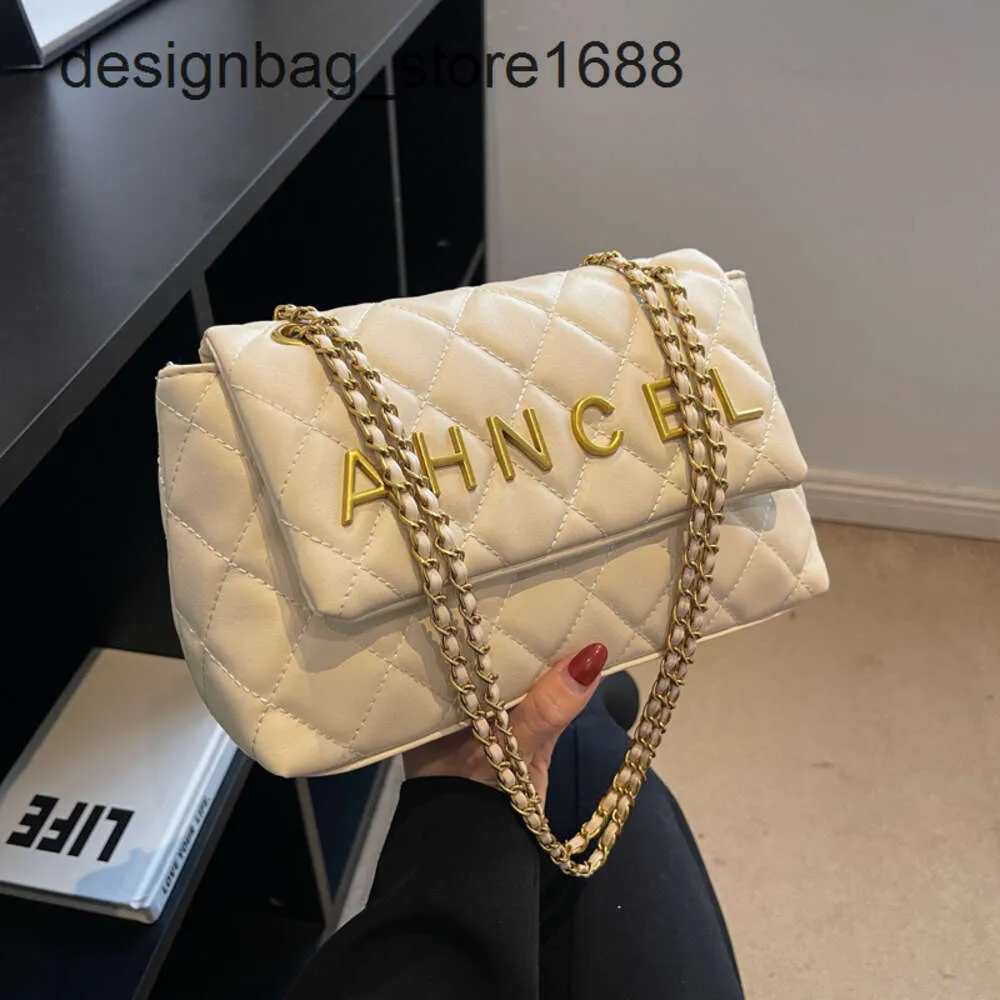 Concessions d'usine Nouveau design de niche tendance et unique Chaîne en diamant Sac à bandoulière diagonale Urban Minimaliste Couleur unie Épaule pour femmes