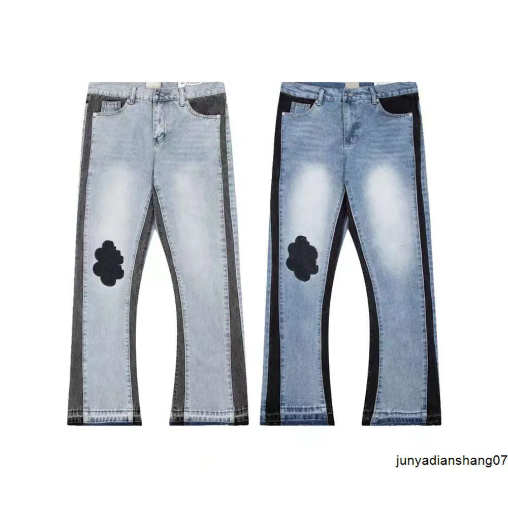 Pantaloni jeans da uomo alla moda di High Street Stilista Pantaloni svasati in denim blu Pantaloni con stampa rivetti per giovani Patch per jeans bianchi ricamati per ragazzi