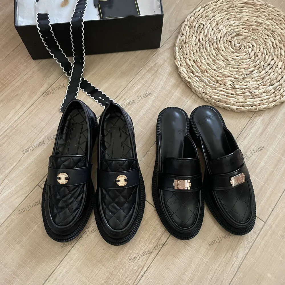 Designerskor Sandaler för kvinnor Paris Classic Black Quilted Dress Shoe Leather Loafer Gold Buckle Half Slippers Platform C Muls Lås det Slip On Mules Ballet Flats