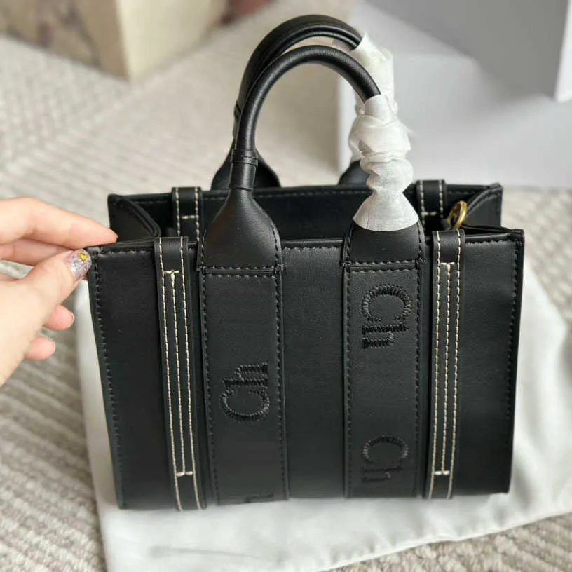 Högkvalitativ designare Väska Kvinnor Handväskor Woody Tote väska shoppingväska axelväska mode linne stora strandpåsar designer resor crossbody plånböcker 240315