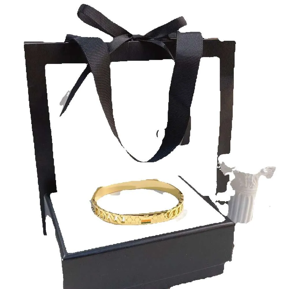 T kvinnor rose t namn märke för guld design enkel armband mode gåva våren par accessoarer armband med box gg gg