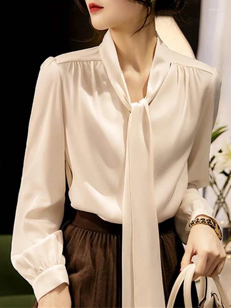 Damenblusen, beige, solide Bluse, Damenoberteile, koreanisches elegantes V-Ausschnitt-Designer-Hemd, klassische Schnürhemden, Basic, 2024, Frühling, bequem