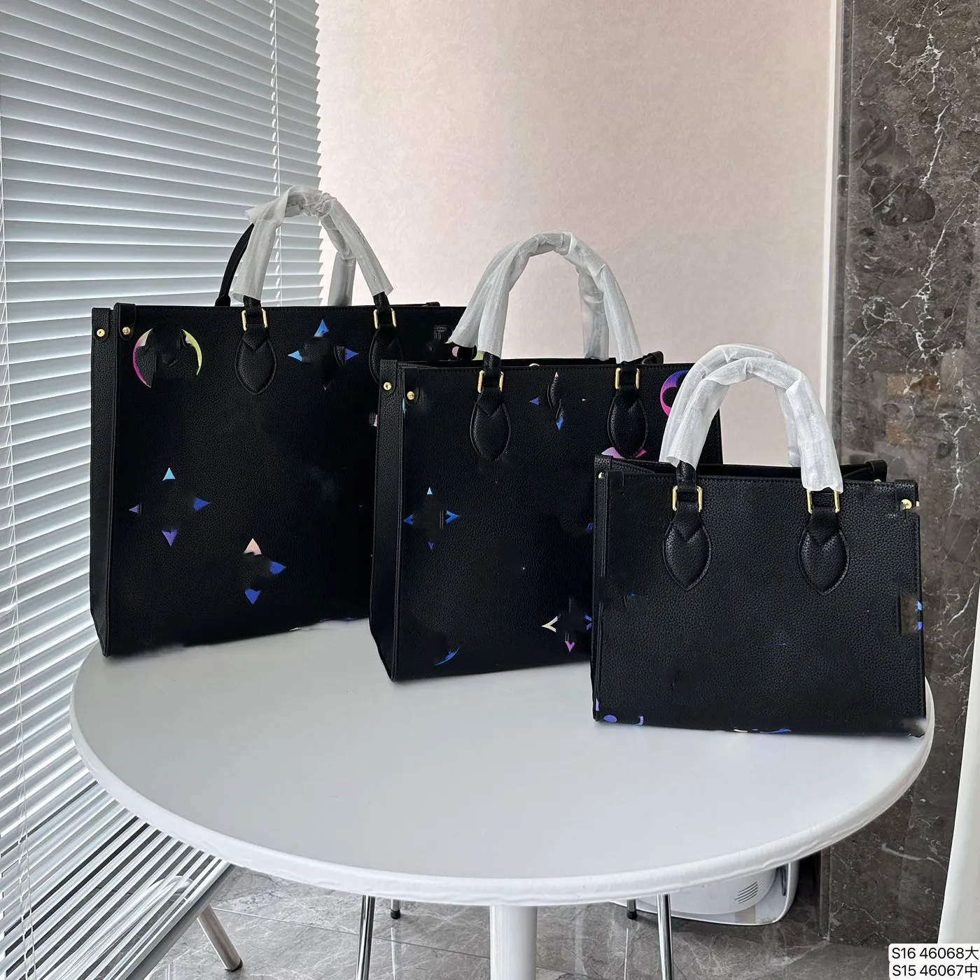 Borsa di design Borse a tracolla Designer Borsa a tracolla Fiore in rilievo vera pelle Classic Fashion Lady Luxurys Borse Tote Bag Donna Uomo Lettera 3 Taglia