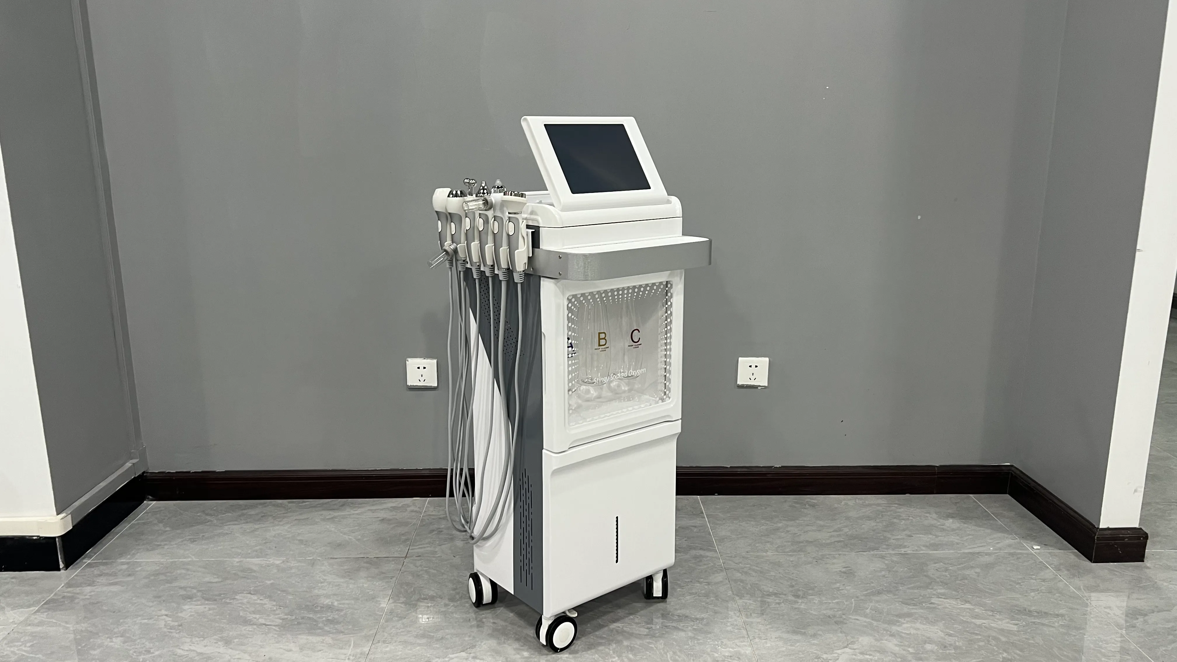 9 en 1 Hydro Machine Eau Microdermabrasion Machine de raffermissement de la peau Équipement de beauté Soins de la peau Nettoyage du visage Éclaircissement de la peau Blanchiment