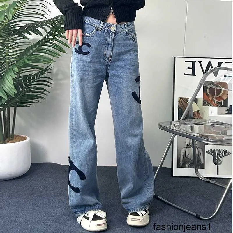 Jeans da donna Nanyou Xiaoxiangjia Autunno e Inverno Nuovo design classico a doppia C Floccaggio pantaloni a gamba larga Jeans a vita alta E109