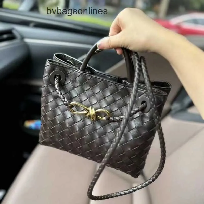 Original Bottegs Venetas Andiamo Bag 2024 New Genuine Leather Womens with Sheepskin Handwoven 8 shaped Buckle Handheld Single Shoulder Diagonal Straddle Batch