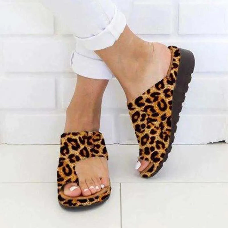 Sandaler Fashion Slippers Womens Shoes 2023 Toppsäljande tofflor Womens Toe Slippers Lätt coola tofflor Womens J240315