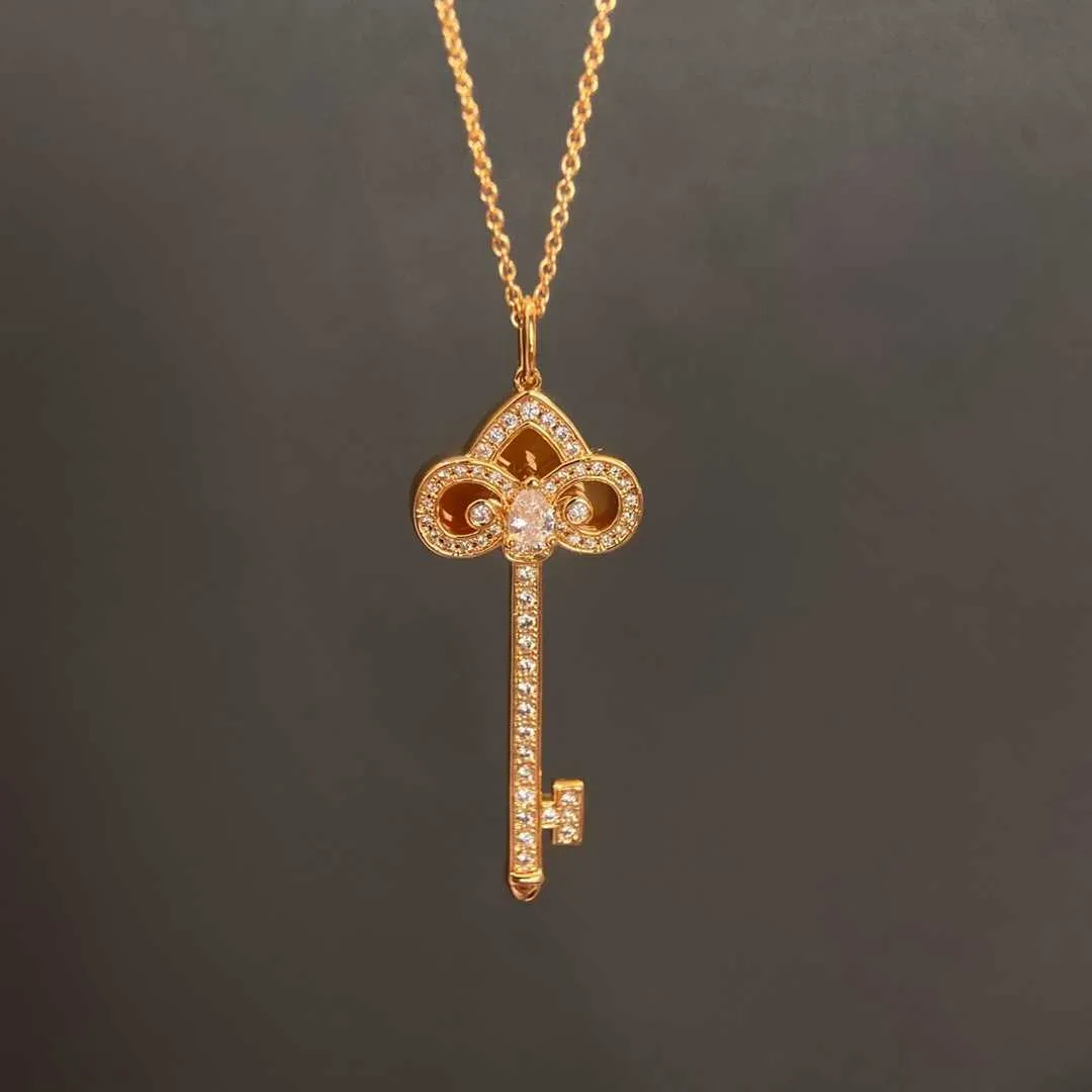 Ontwerper tiffay en co sleutelketting 18K Rose Gold Iris ingelegde diamant hoogwaardige gevoel platte vervanging dikke ambachtelijke trui keten vrouwelijk