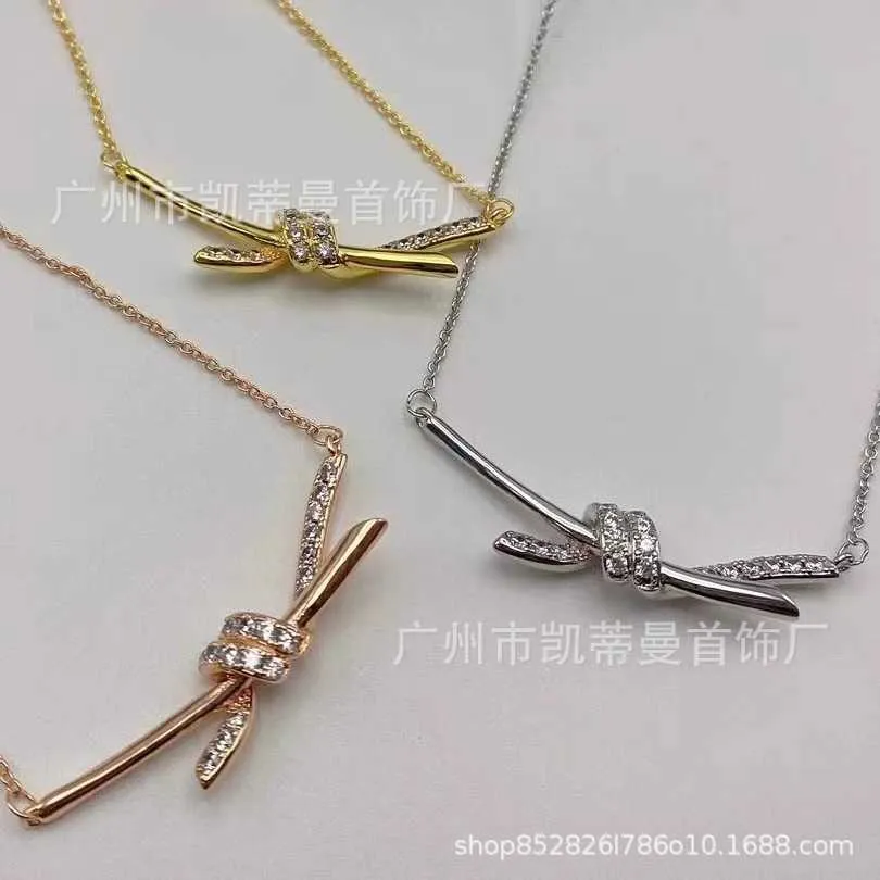 Designer Tiffay och Co Knot Necklace Womens Sterling Silver 18K Gold Cross Bow Clavicle Chain Gu Ailing samma stil