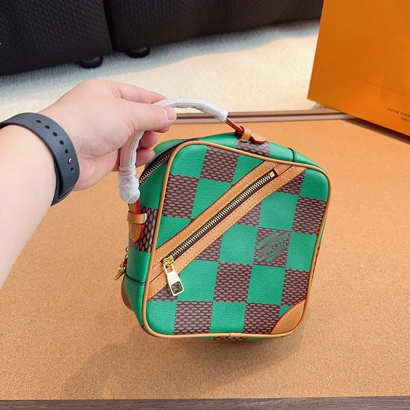 Torba do makijażu Mała kwadratowa torba 20 cm designerska worek na ramię podwójny kolor klasyczny wydruk złota sprzętowa metalowa torebka z regulowanym paskiem na ramię Crossbody